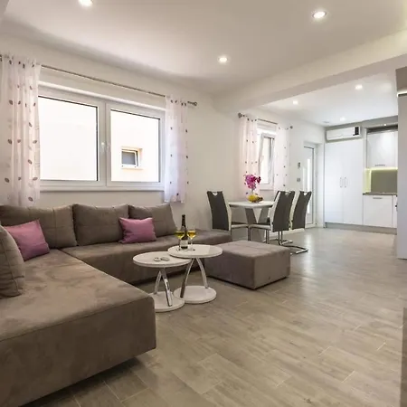 Dva * ماكارسكا