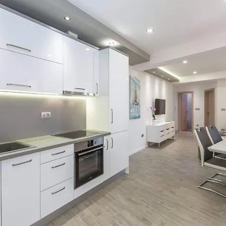 Dva 아파트 마카르스카