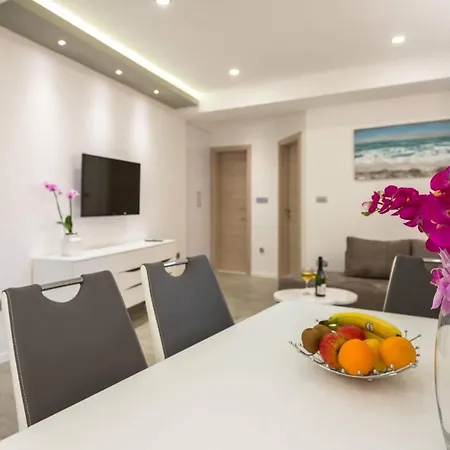 Dva * 马卡尔斯卡